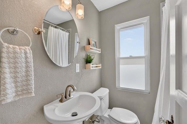 6846 Locust Street, Kansas City, MO 64131