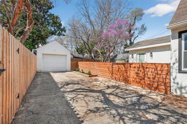 6846 Locust Street, Kansas City, MO 64131