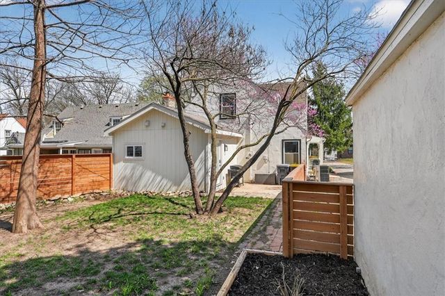 6846 Locust Street, Kansas City, MO 64131