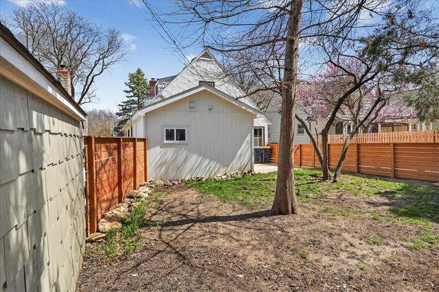 6846 Locust Street, Kansas City, MO 64131