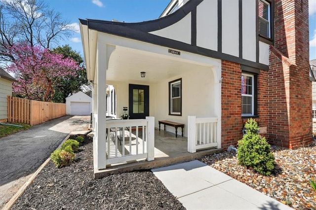 6846 Locust Street, Kansas City, MO 64131