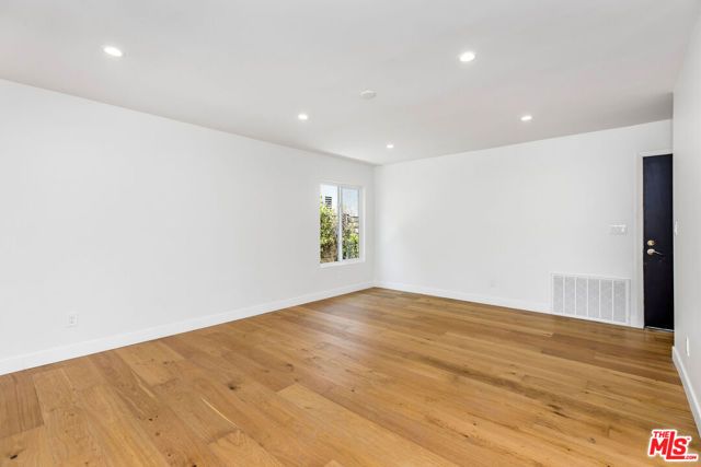 22357 Welby Way, Woodland Hills (los Angeles), CA 91303