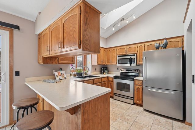 1831 Helena Road N, Oakdale, MN 55128