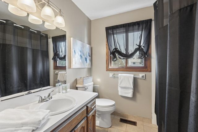 1831 Helena Road N, Oakdale, MN 55128