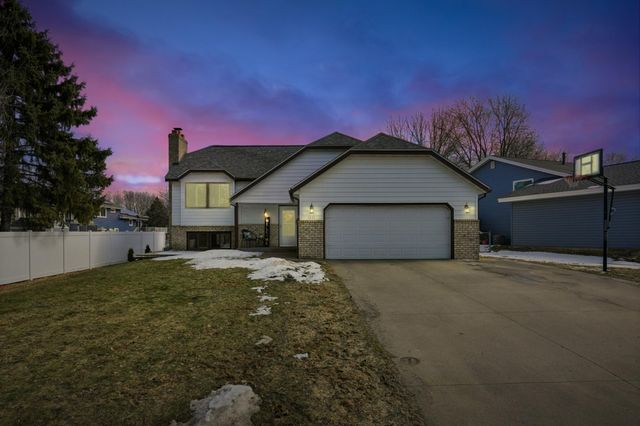 1831 Helena Road N, Oakdale, MN 55128