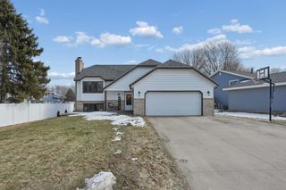 1831 Helena Road N, Oakdale, MN 55128