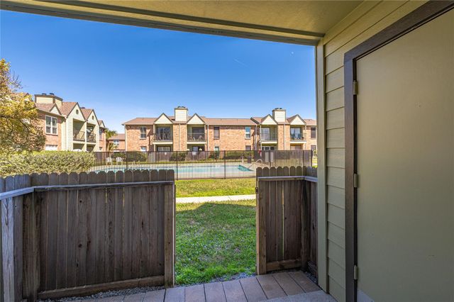 18800 Egret Bay Boulevard 1011, Webster, TX 77058