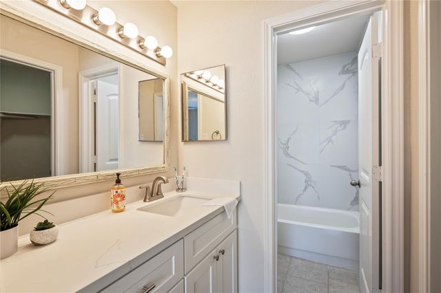 18800 Egret Bay Boulevard 1011, Webster, TX 77058