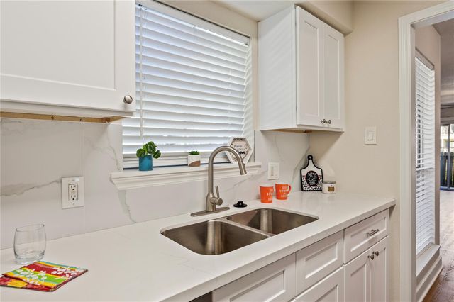 18800 Egret Bay Boulevard 1011, Webster, TX 77058