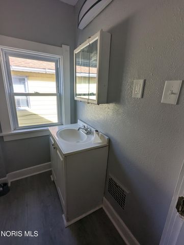 2034 Fernwood Avenue, Toledo, OH 43607