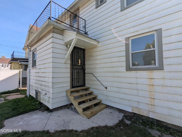 2034 Fernwood Avenue, Toledo, OH 43607