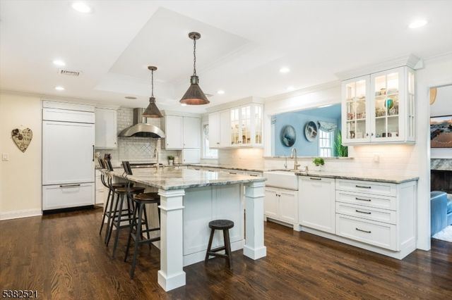 18 East Dr, Livingston Twp., NJ 07039