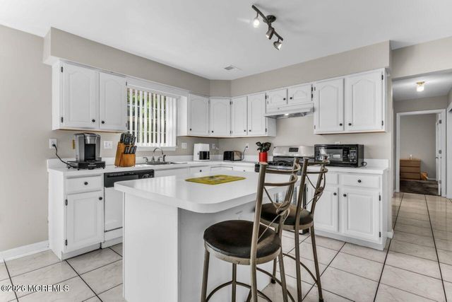 383 Meadowood Road, Jackson, NJ 08527