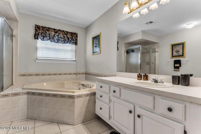 383 Meadowood Road, Jackson, NJ 08527