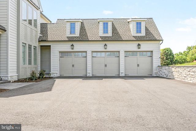 1 STRAWBERRY LN, Lititz, PA 17543
