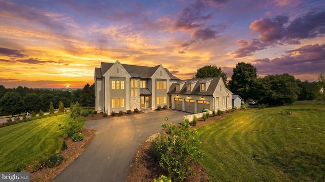 1 STRAWBERRY LN, Lititz, PA 17543
