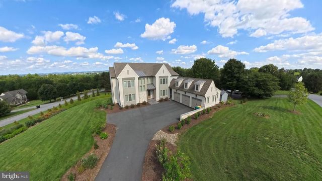 1 STRAWBERRY LN, Lititz, PA 17543