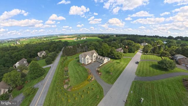 1 STRAWBERRY LN, Lititz, PA 17543