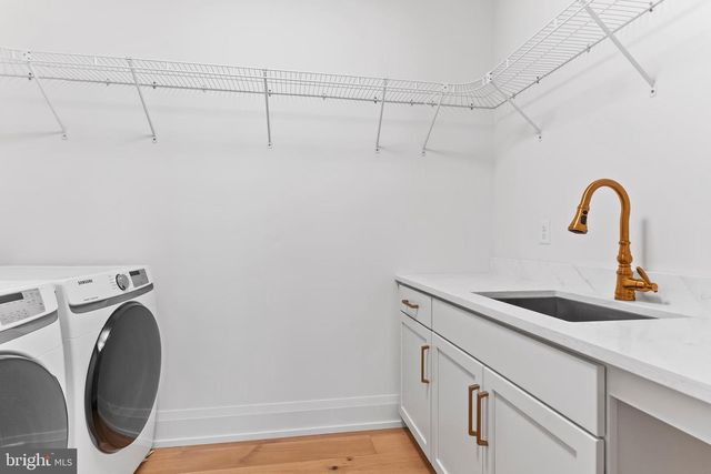 1 STRAWBERRY LN, Lititz, PA 17543