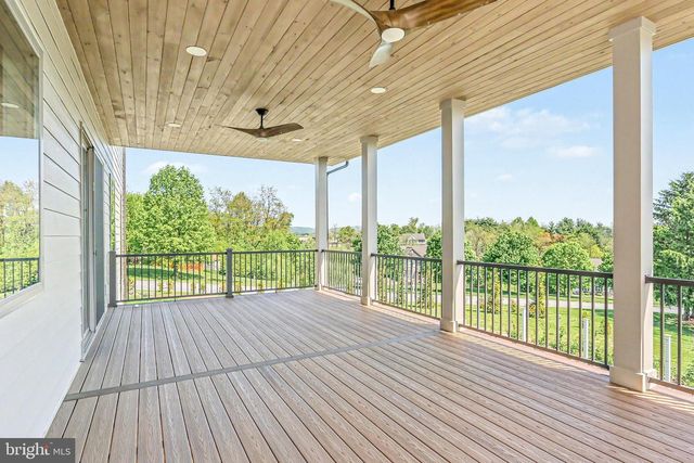 1 STRAWBERRY LN, Lititz, PA 17543