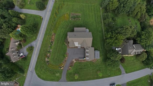 1 STRAWBERRY LN, Lititz, PA 17543