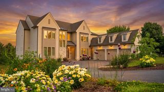 1 STRAWBERRY LN, Lititz, PA 17543
