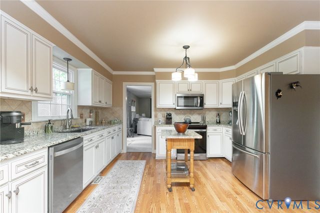 13005 Walton Bluff Ct, Midlothian, VA 23114