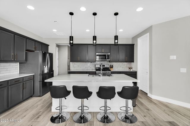 987 W MACAW Drive, Queen Creek, AZ 85140