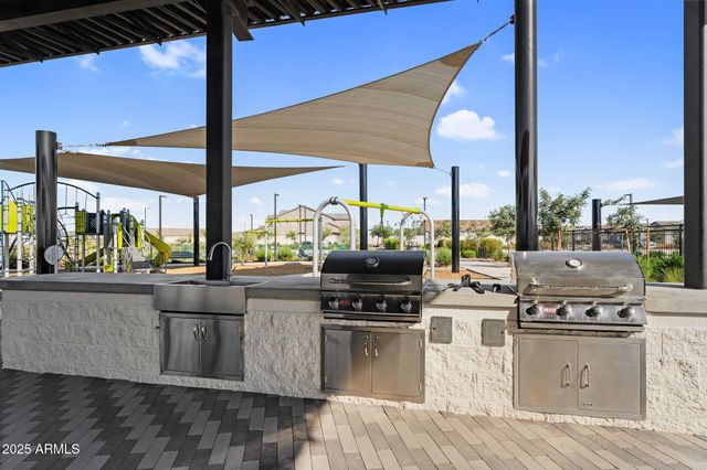 987 W MACAW Drive, Queen Creek, AZ 85140