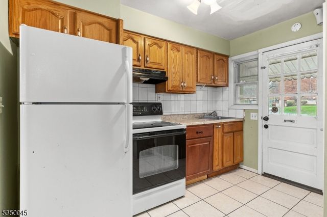 92 Baker St, Dover Town, NJ 07801