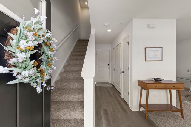 352 Bridgeview Court, St. Charles, IL 60174