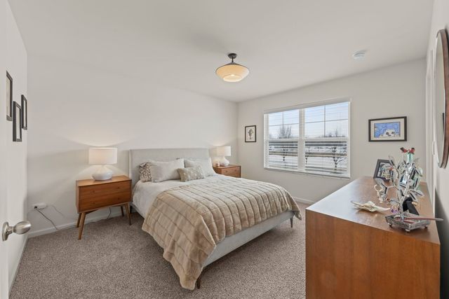 352 Bridgeview Court, St. Charles, IL 60174