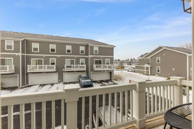 352 Bridgeview Court, St. Charles, IL 60174