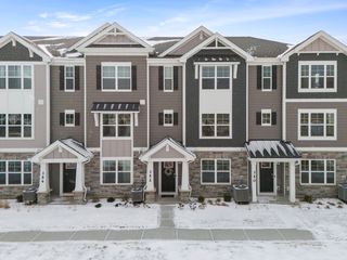 352 Bridgeview Court, St. Charles, IL 60174