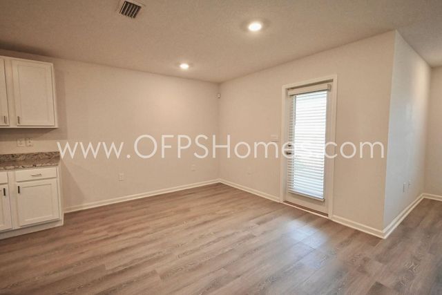 4664 Honor Guard Way, Crestview, FL 32539