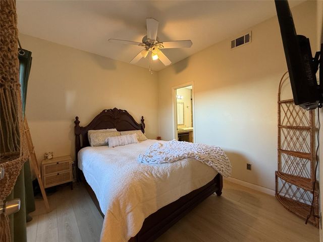 5757 E University Boulevard 22R, Dallas, TX 75206