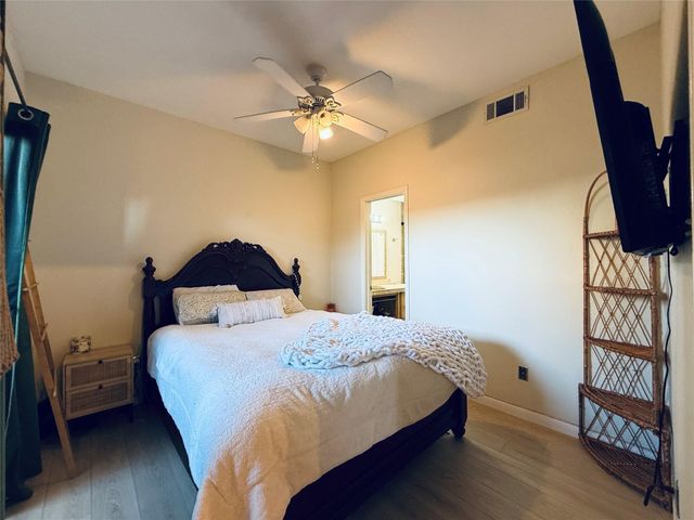 5757 E University Boulevard 22R, Dallas, TX 75206