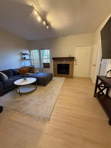 5757 E University Boulevard 22R, Dallas, TX 75206