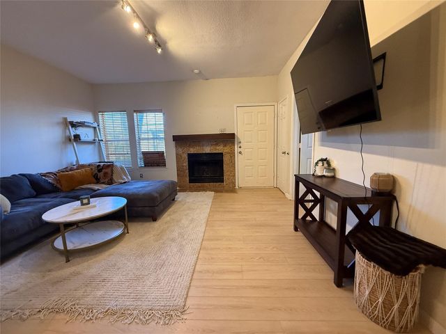 5757 E University Boulevard 22R, Dallas, TX 75206