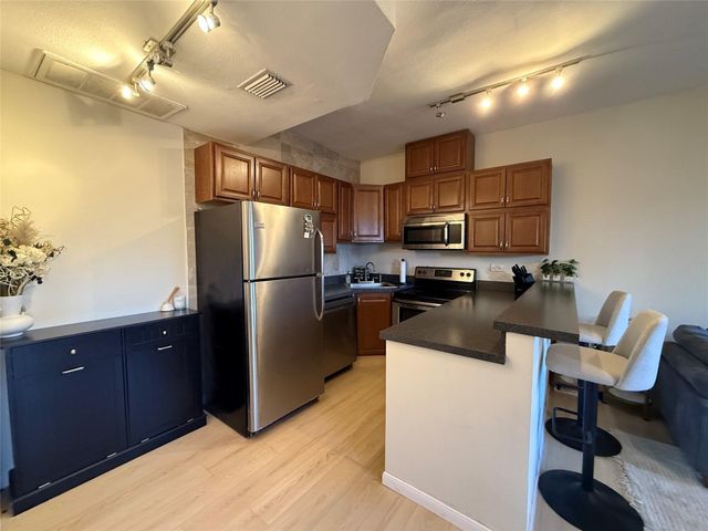 5757 E University Boulevard 22R, Dallas, TX 75206