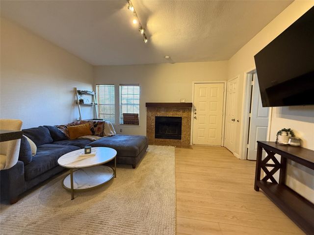 5757 E University Boulevard 22R, Dallas, TX 75206