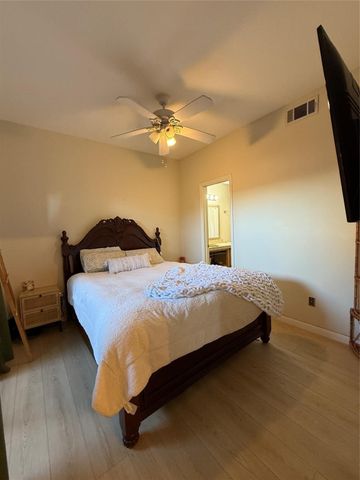 5757 E University Boulevard 22R, Dallas, TX 75206