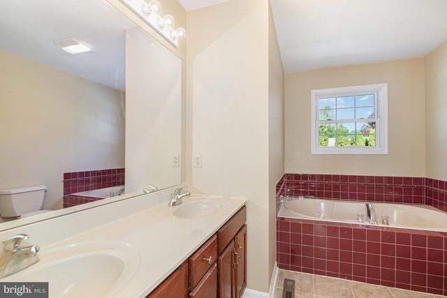 2785 SPARROW DR, York, PA 17408