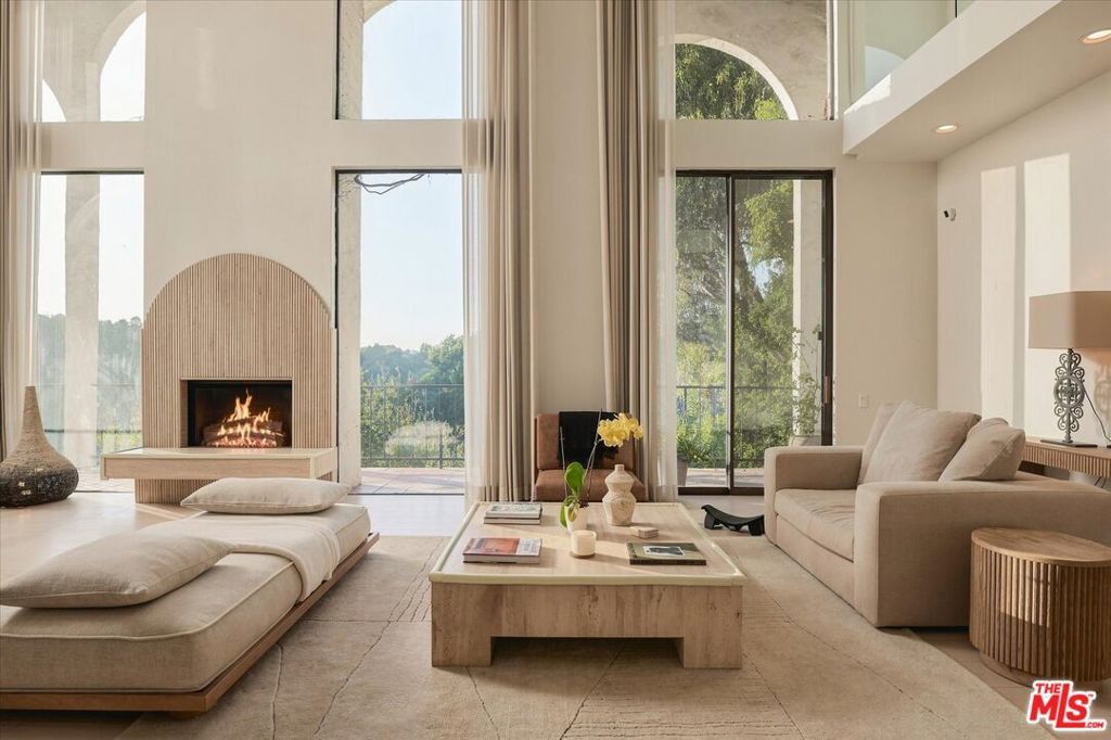 2299 Gloaming Way, Beverly Hills, CA 90210 — exterior