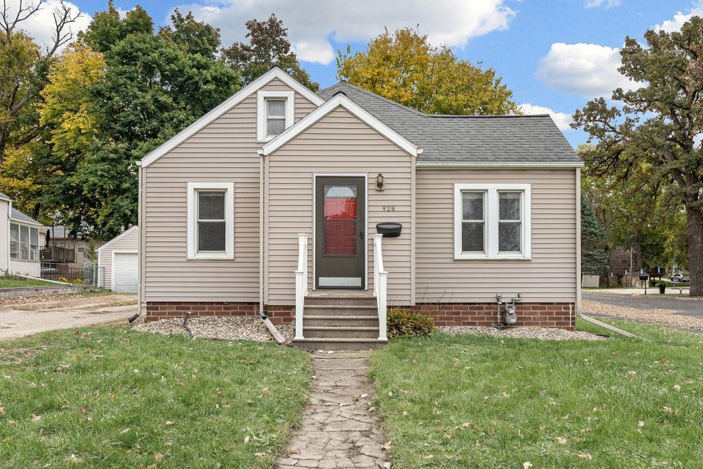 928 Bridge Avenue, Albert Lea, MN 56007 — exterior