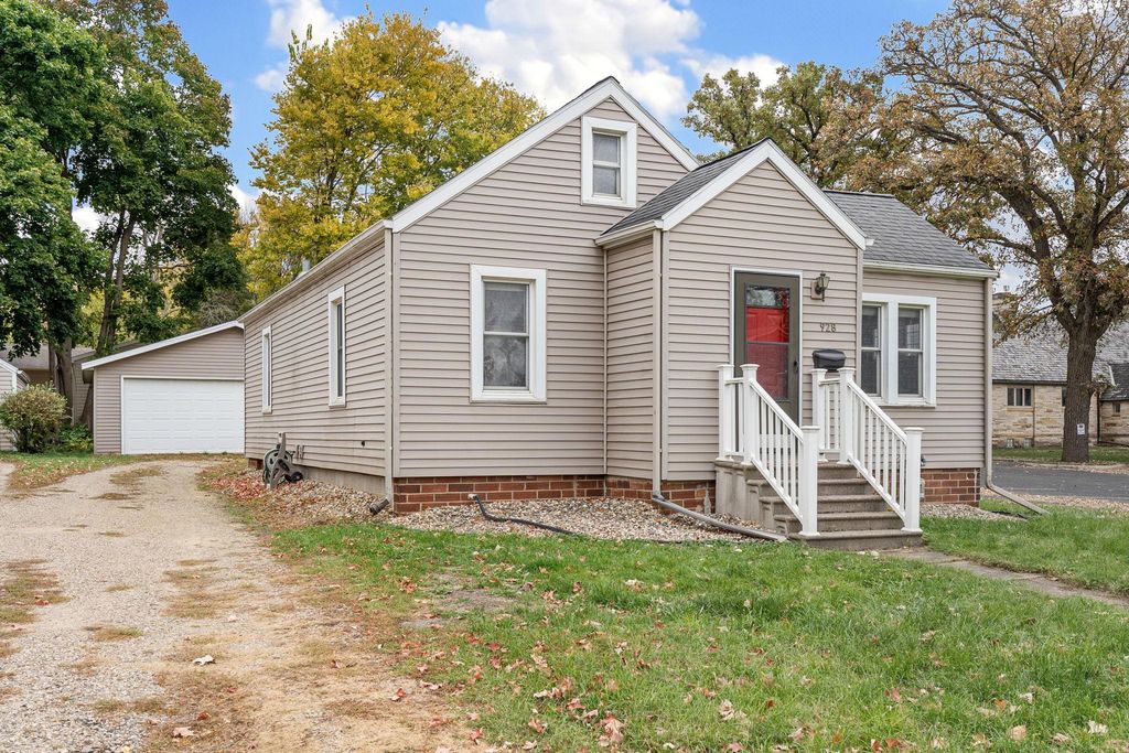 928 Bridge Avenue, Albert Lea, MN 56007 — photo 2