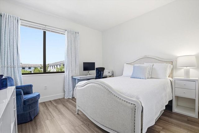 12060 SW 82nd Pl, Miami, FL 33156