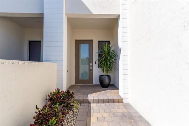 12060 SW 82nd Pl, Miami, FL 33156