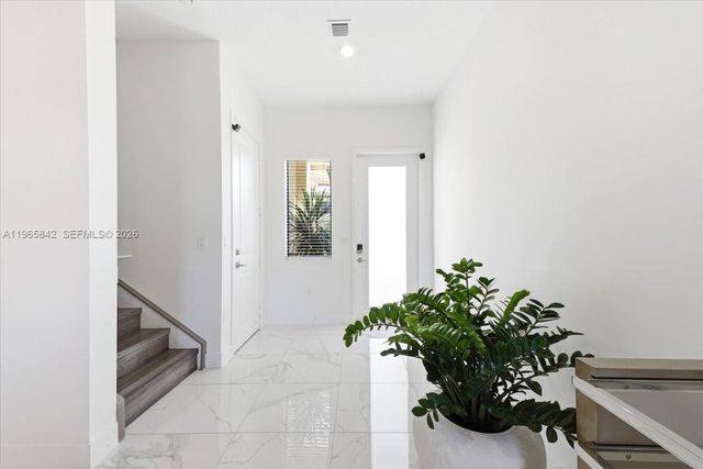 12060 SW 82nd Pl, Miami, FL 33156