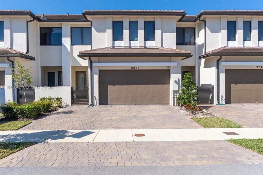 12060 SW 82nd Pl, Miami, FL 33156